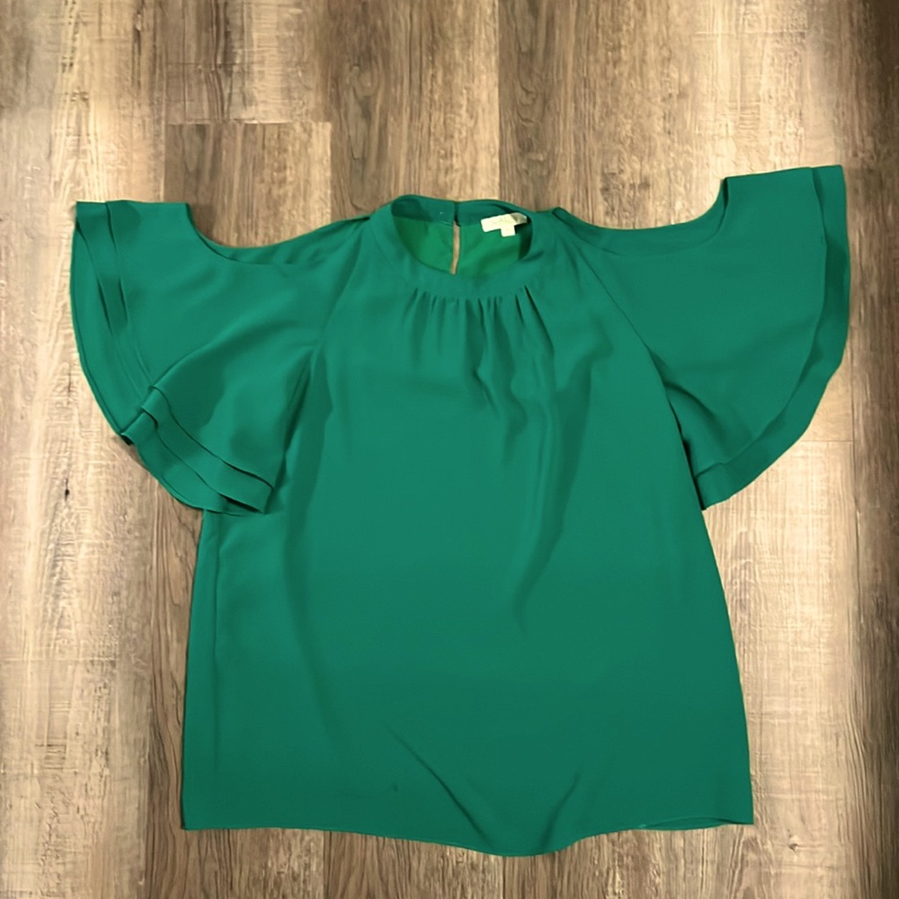 Jade Exposed Shoulder Ruffles Short Sleeve Blouse in Green. Size Small.